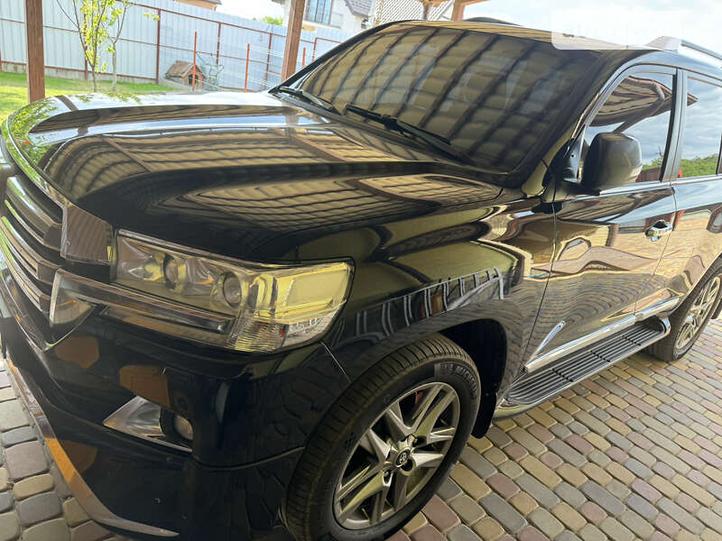 2020 toyota land cruiser 200