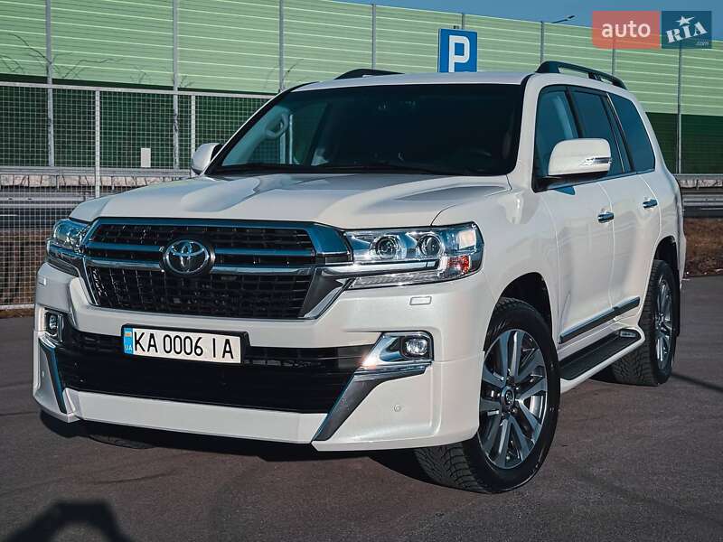 2020 toyota land cruiser 200