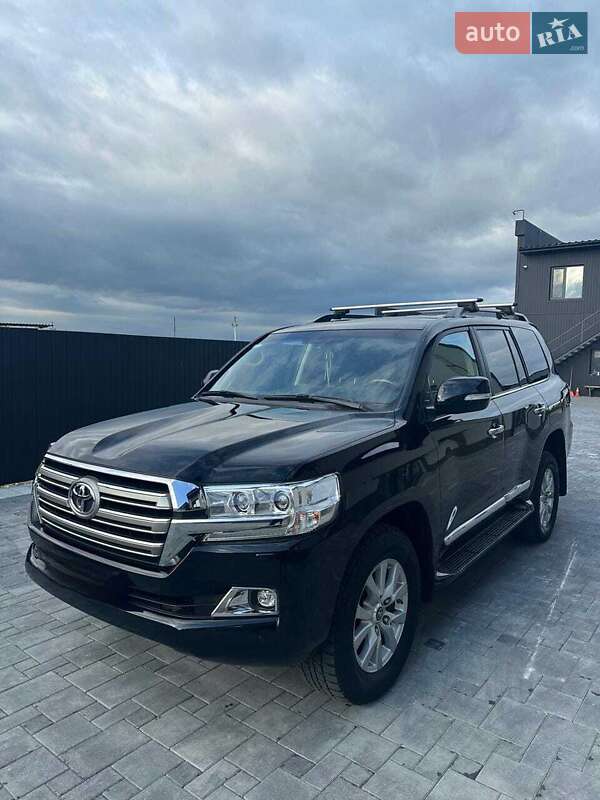 2021 toyota land cruiser 200