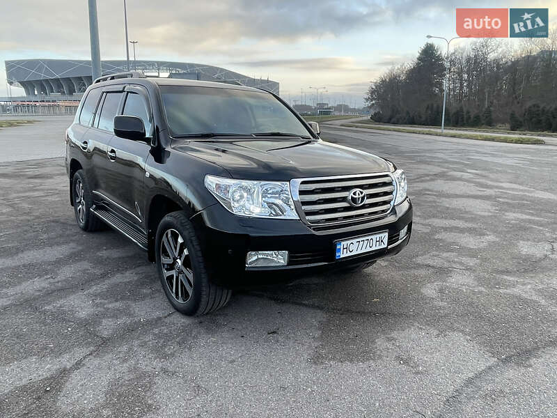 2011 toyota land cruiser 200