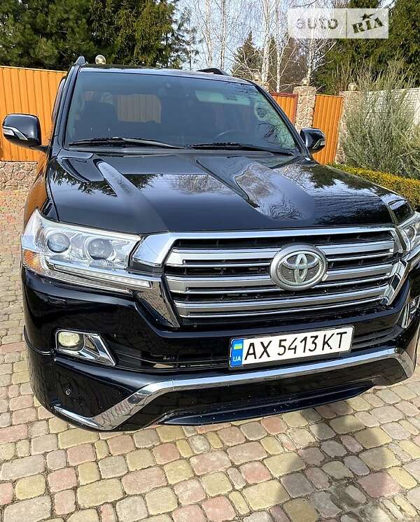 2012 toyota land-cruiser-200