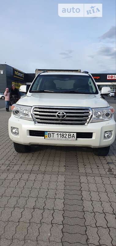 2012 toyota land cruiser 200