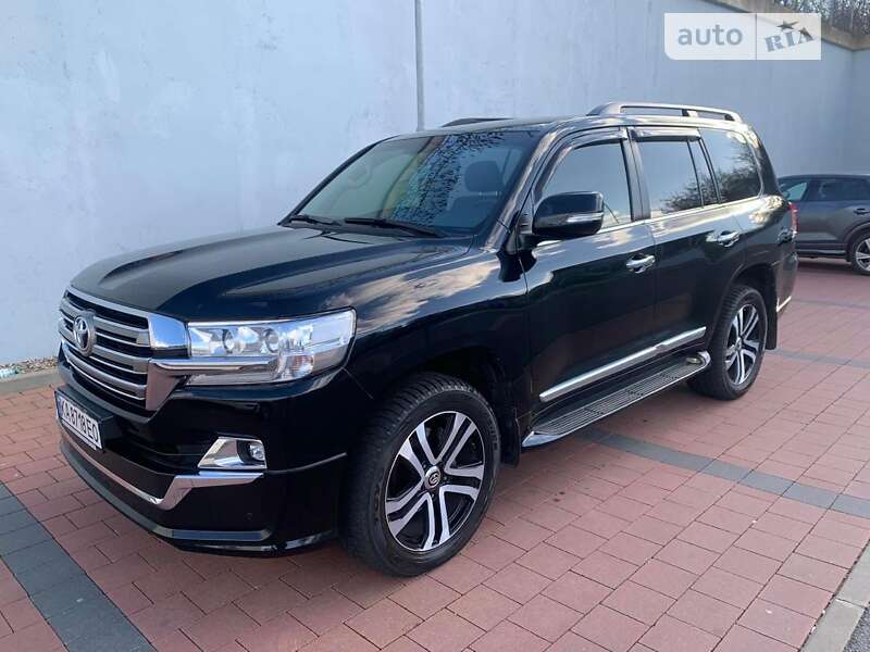 2019 toyota land cruiser 200