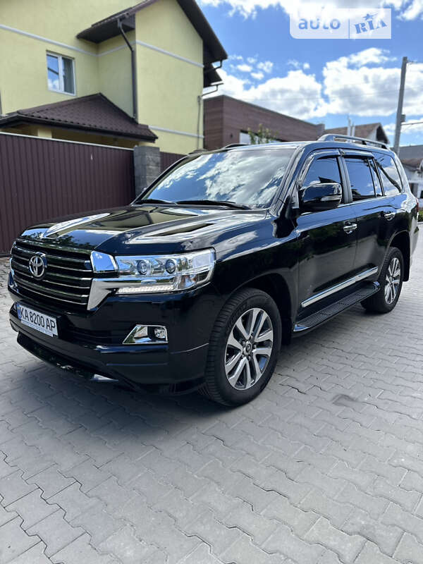 2020 toyota land cruiser 200