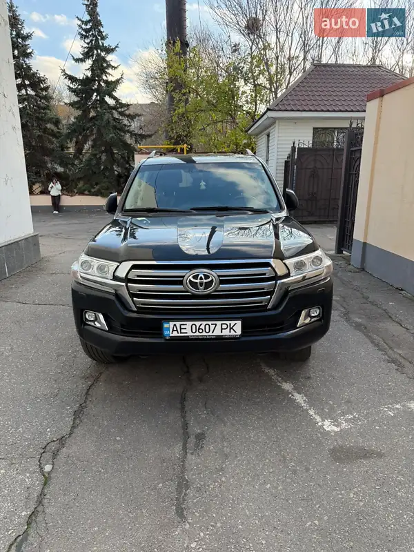 2021 toyota land cruiser 200