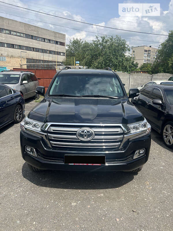 2021 toyota land cruiser 200