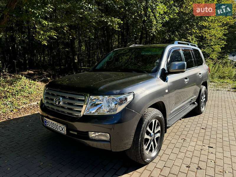 2010 toyota land cruiser