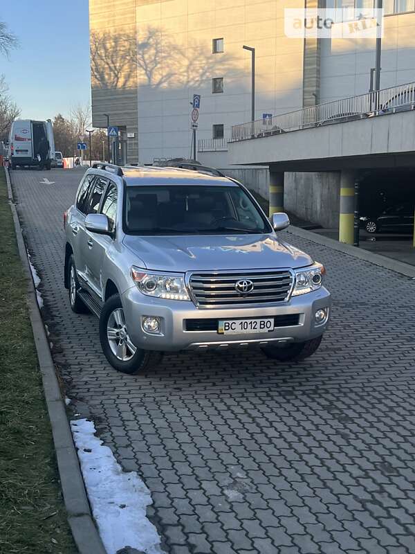 2012 toyota land cruiser