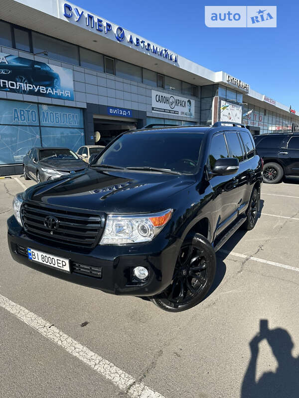 2012 toyota land cruiser 200