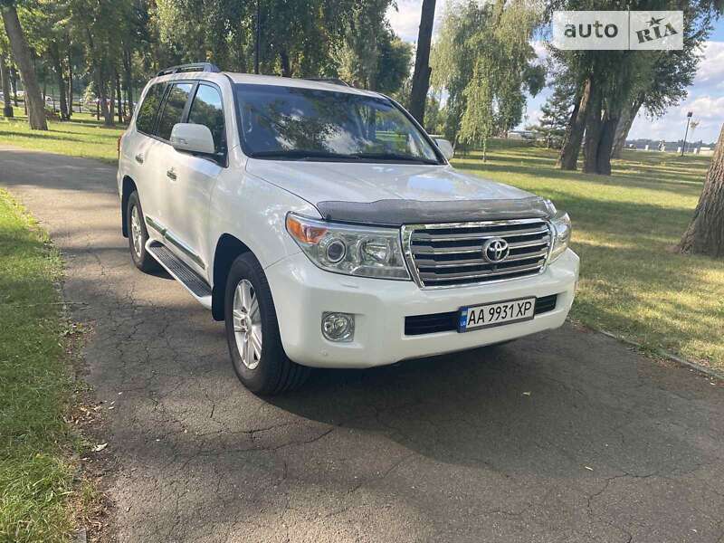 2012 toyota land cruiser