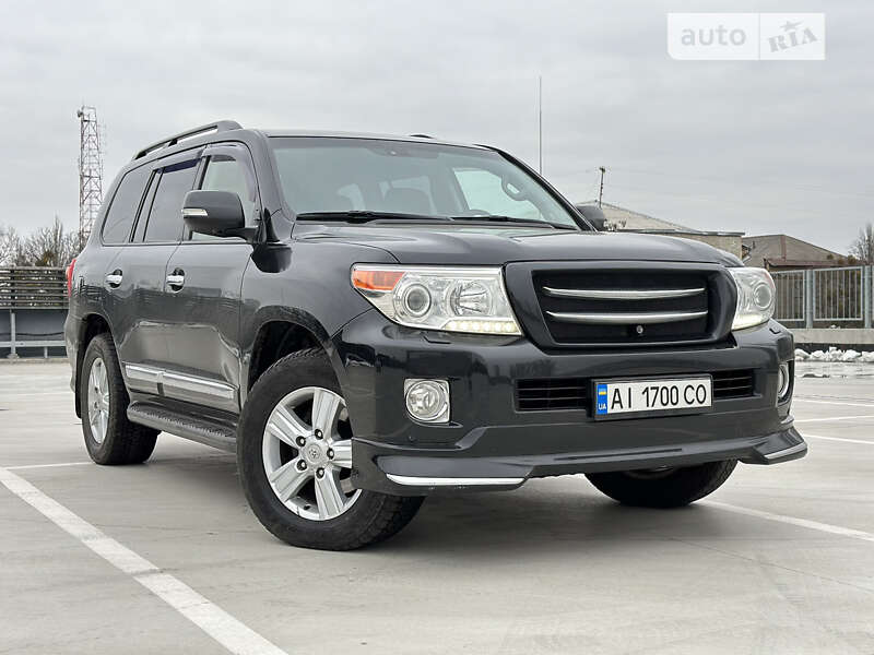 2014 toyota land cruiser 200