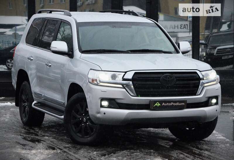 2018 toyota land cruiser 200