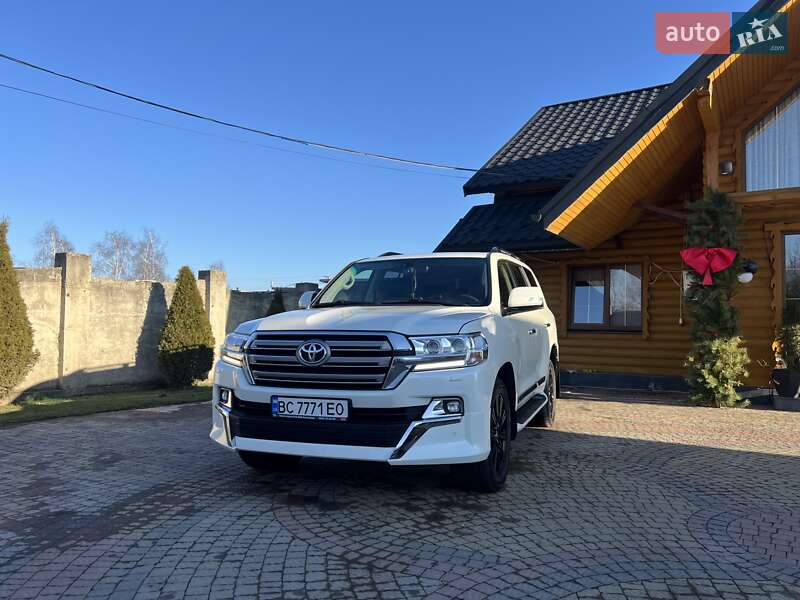 2019 toyota land cruiser 200