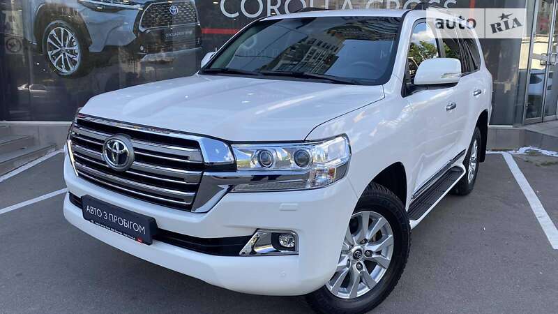 2019 toyota land cruiser 200