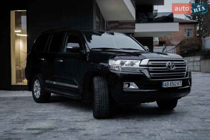 2019 toyota land cruiser 200