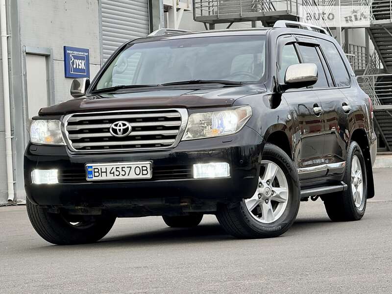 2011 toyota land cruiser 200