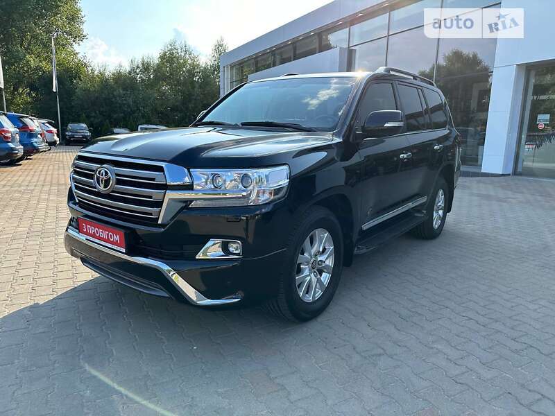 2019 toyota land cruiser 200