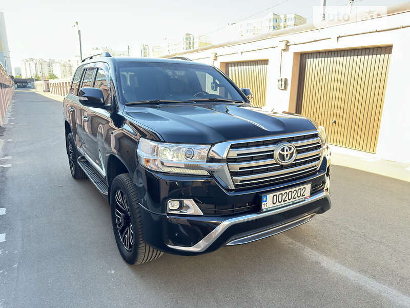 2020 toyota land cruiser 200