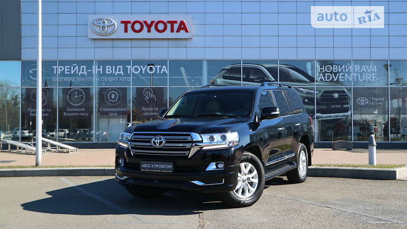 2021 toyota land cruiser 200