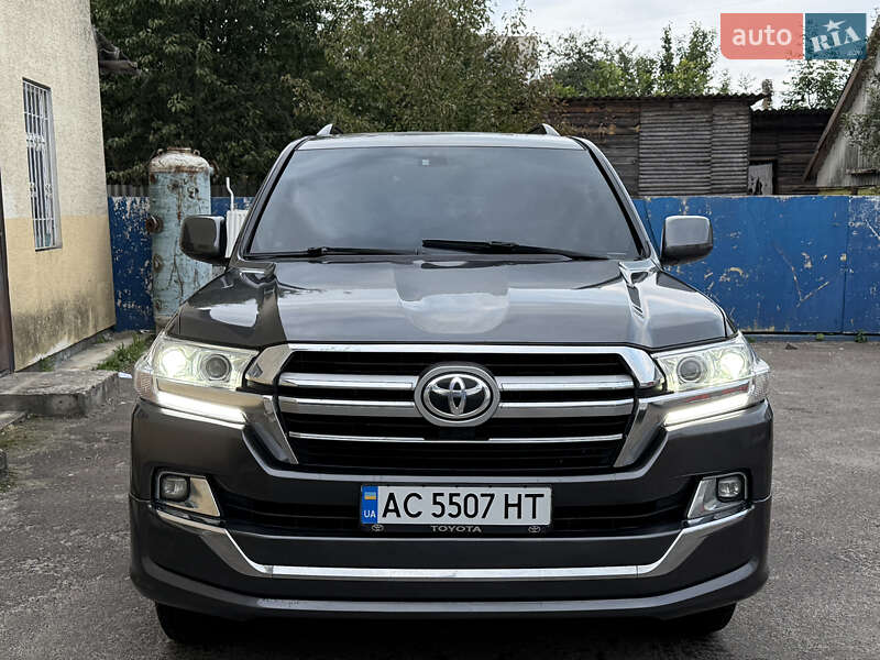 2010 toyota land cruiser