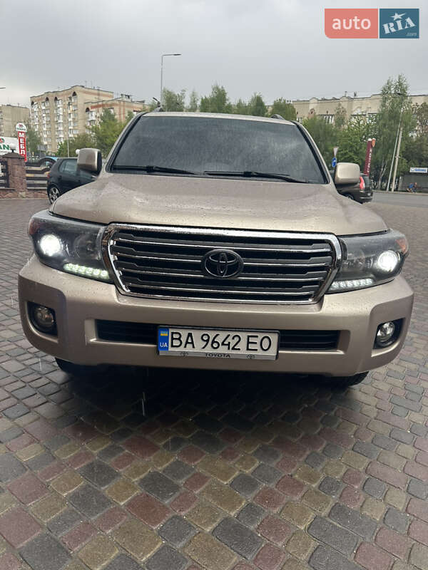 2011 toyota land cruiser