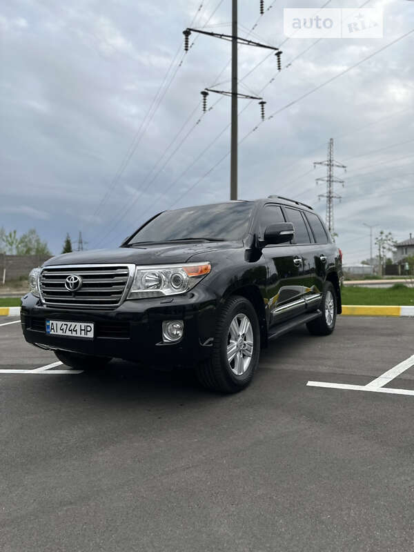 2012 toyota land cruiser 200