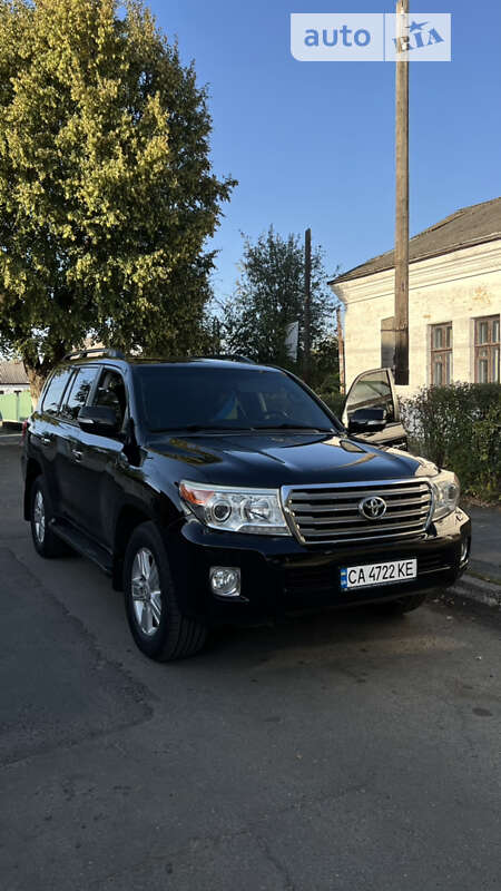 2013 toyota land cruiser 200