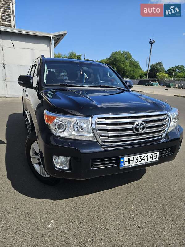 2014 toyota land cruiser 200