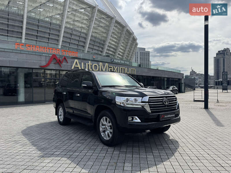 2014 toyota land cruiser 200
