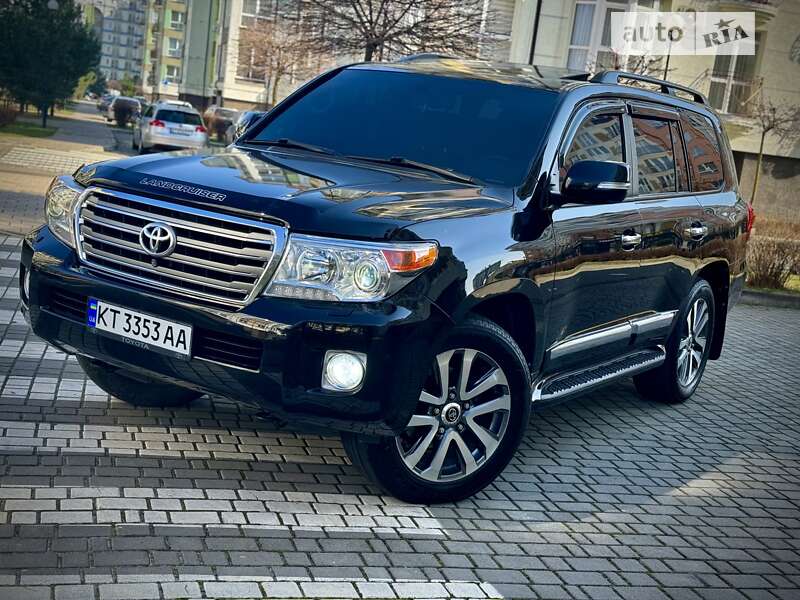 2015 toyota land cruiser 200