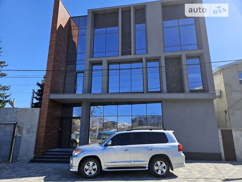 2015 toyota land-cruiser-200