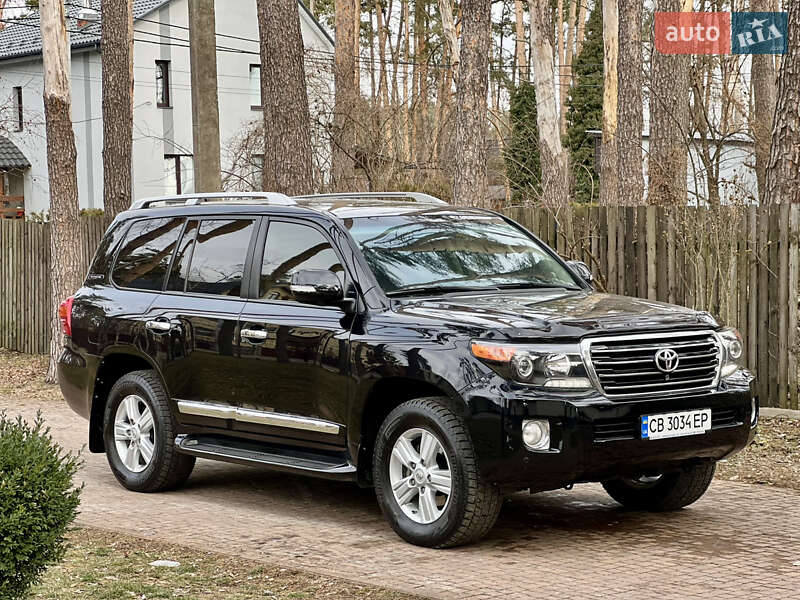 2015 toyota land cruiser 200