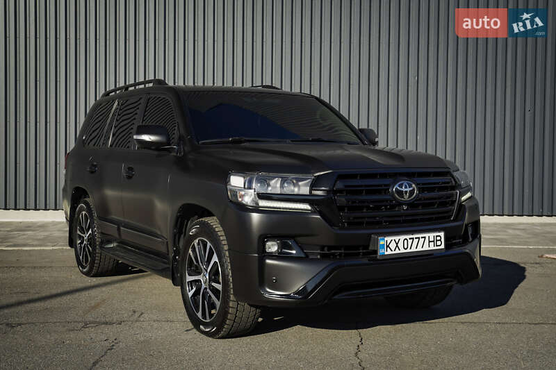 2015 toyota land cruiser 200