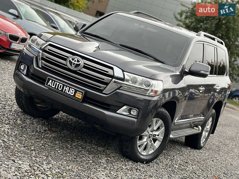 2016 toyota land cruiser 200