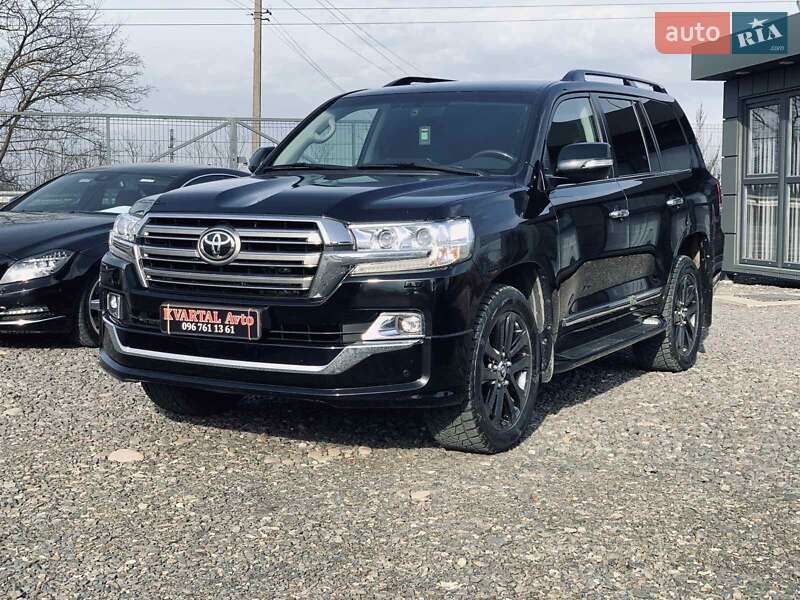 2019 toyota land cruiser 200