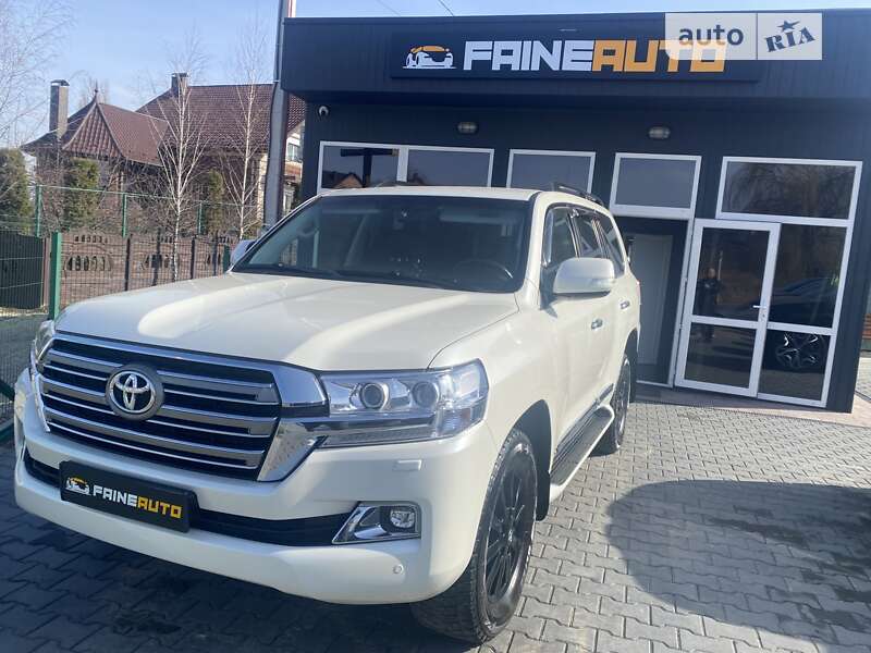 2019 toyota land cruiser 200