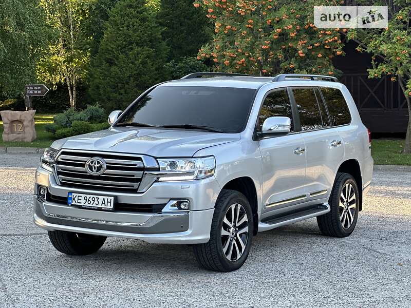 2020 toyota land cruiser 200