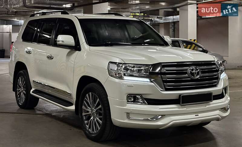 2020 toyota land cruiser 200