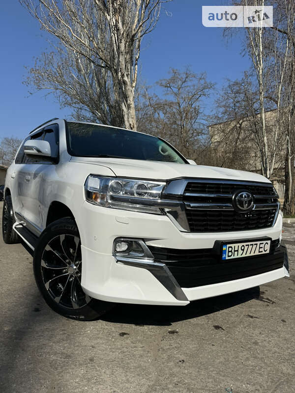 2011 toyota land cruiser 200