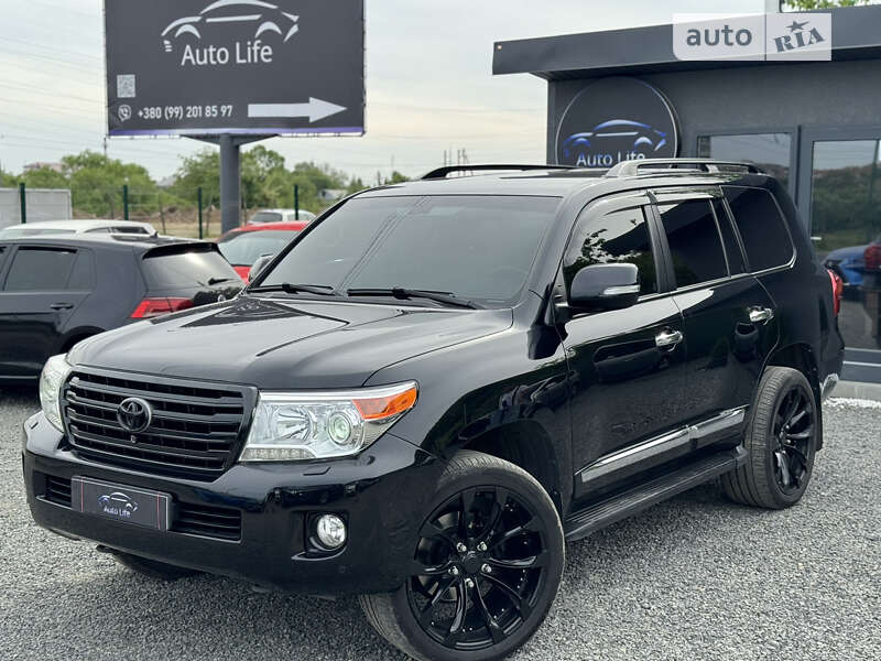 2014 toyota land cruiser 200