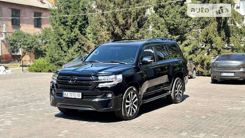2019 toyota land cruiser 200