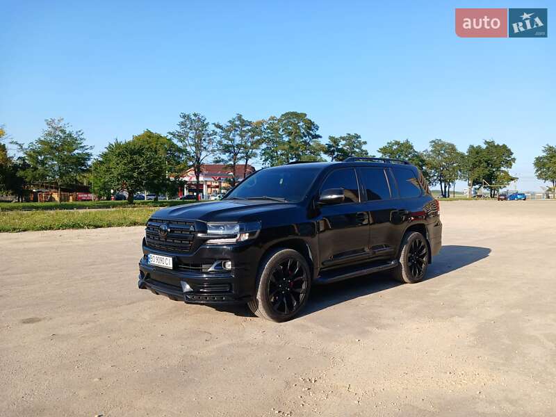 2011 toyota land cruiser 200
