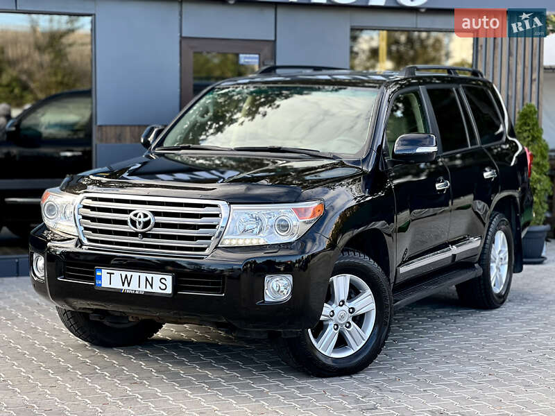 2012 toyota land cruiser 200