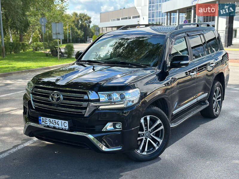 2016 toyota land cruiser 200
