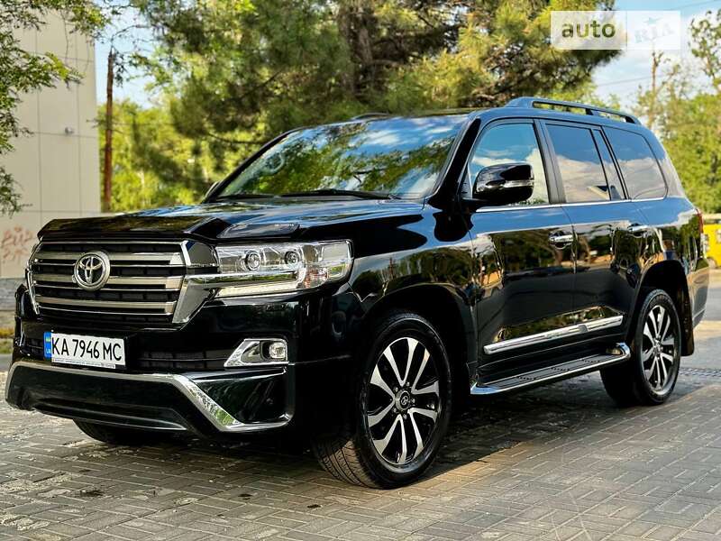 2018 toyota land cruiser 200