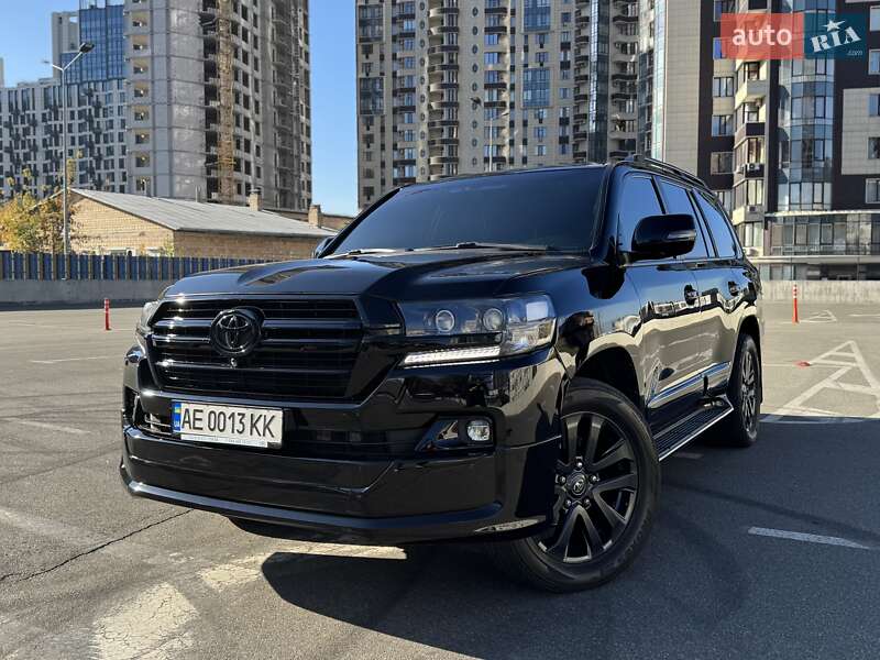 2012 toyota land cruiser 200