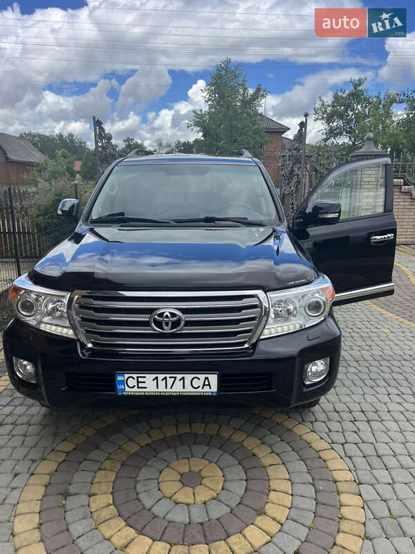 2013 toyota land cruiser 200