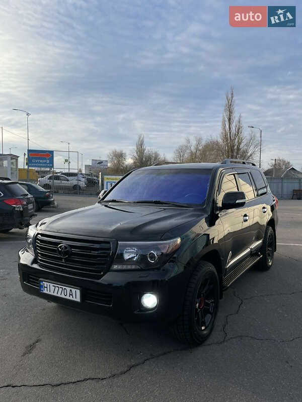 2013 toyota land cruiser 200