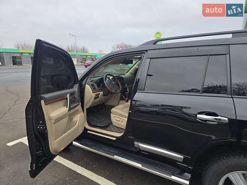 2014 toyota land-cruiser-200