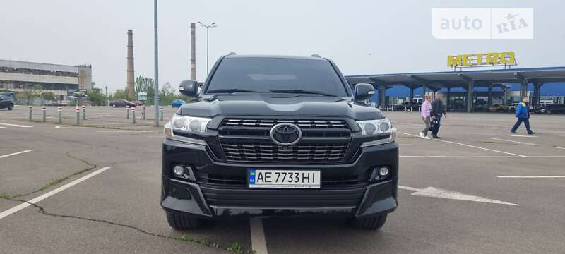 2014 toyota land cruiser 200
